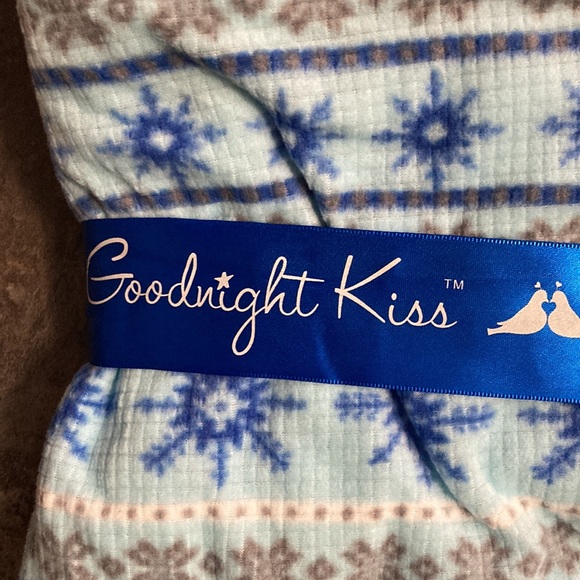 NWT - Ladies Pajamas Set - Picture 3 of 4